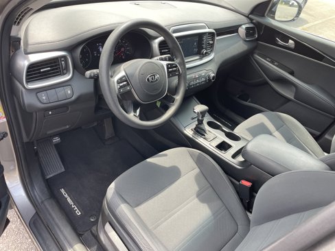 Used 2019 Kia Sorento L image 3
