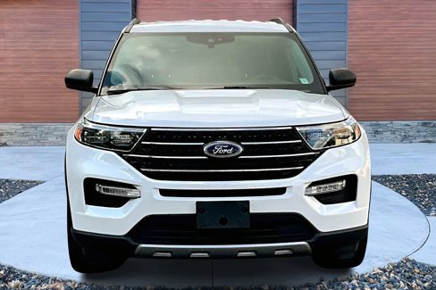 Used 2021 Ford Explorer XLT w/ Equipment Group 202A image 3