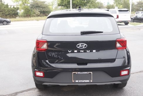 Certified 2022 Hyundai Venue SE image 4