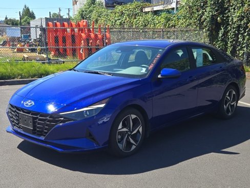 Used 2023 Hyundai Elantra SEL w/ Convenience Package image 3