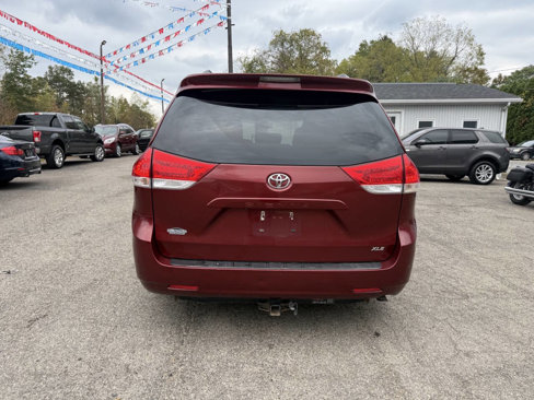 Used 2011 Toyota Sienna XLE image 3