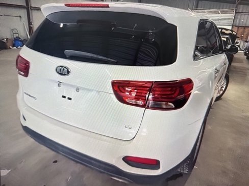 Used 2020 Kia Sorento LX image 4