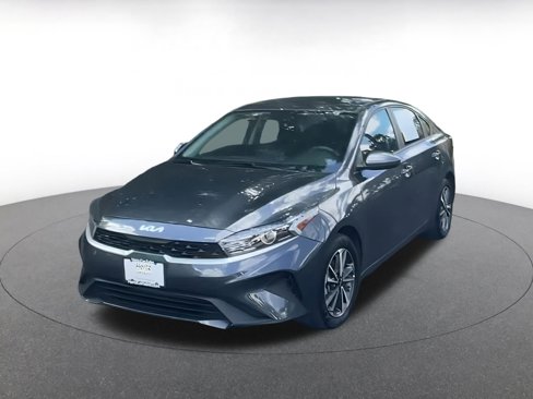 Used 2024 Kia Forte LXS image 4