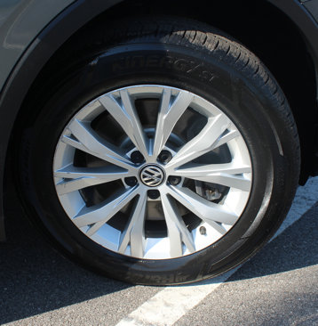 Used 2018 Volkswagen Tiguan S image 22