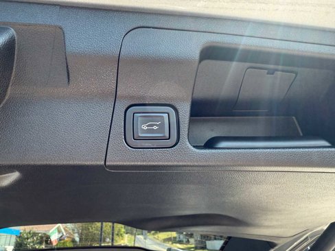 Used 2023 GMC Acadia SLT w/ Preferred Package image 34