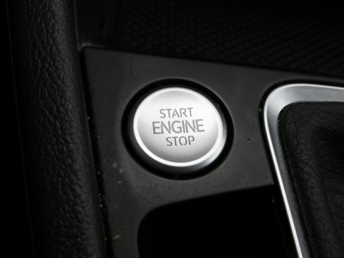 Used 2022 Volkswagen Jetta SE image 9