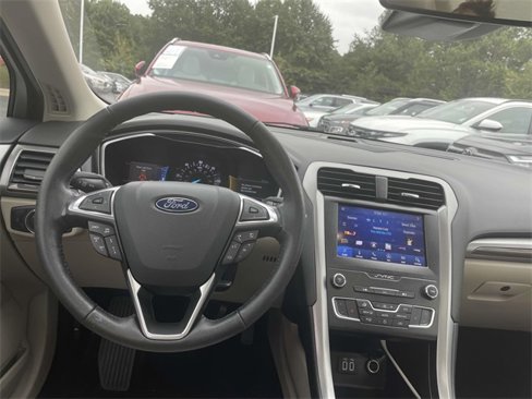 Used 2020 Ford Fusion SEL image 10