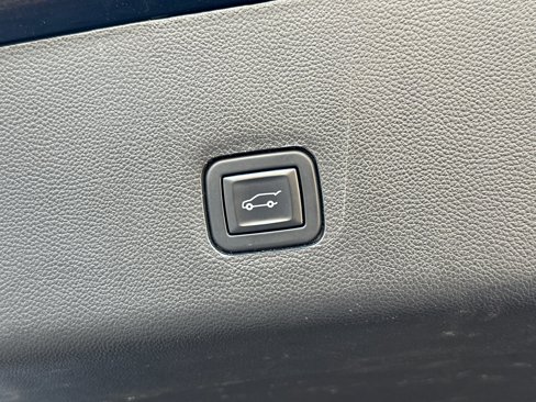 Used 2020 Chevrolet Traverse LT image 20