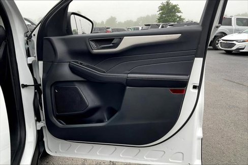 Used 2022 Ford Escape SE image 25