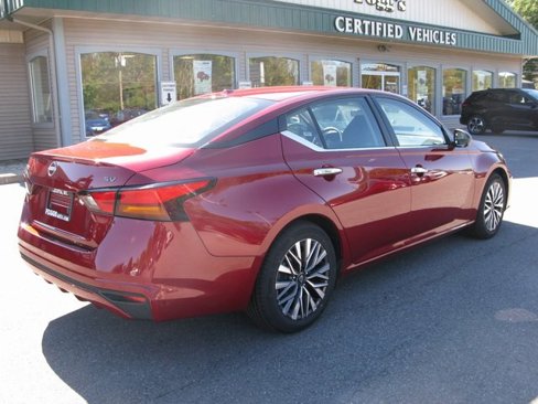 Used 2024 Nissan Altima 2.5 SV image 4