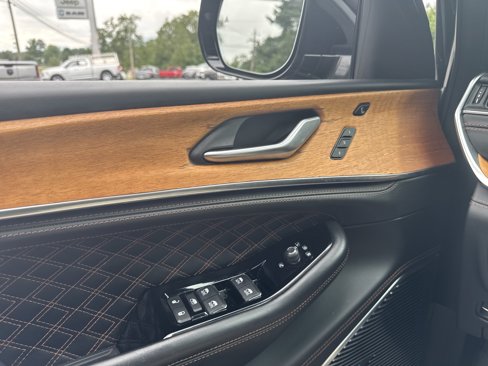 Used 2021 Jeep Grand Cherokee L Summit image 31