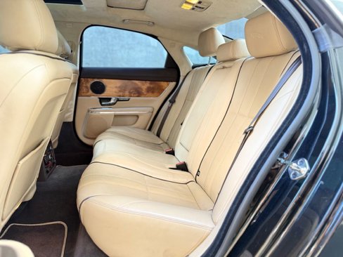 Used 2011 Jaguar XJ image 17