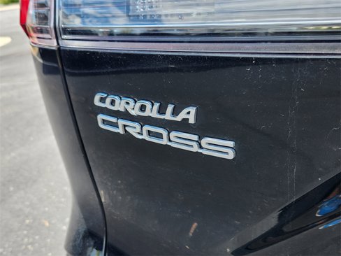 Used 2022 Toyota Corolla Cross XLE image 14