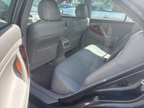 Used 2011 Toyota Camry XLE image 4