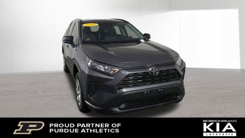 Used 2021 Toyota RAV4 LE image 3