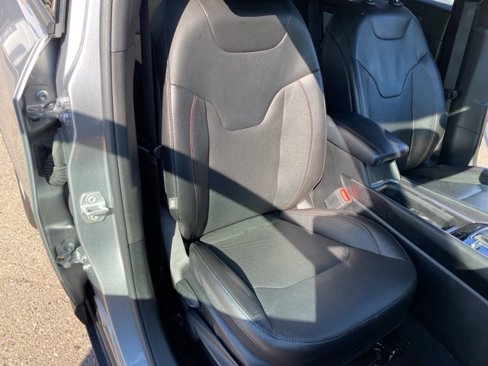 Used 2023 Jeep Compass Latitude image 32
