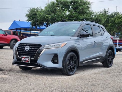 Used 2022 Nissan Kicks SR image 3