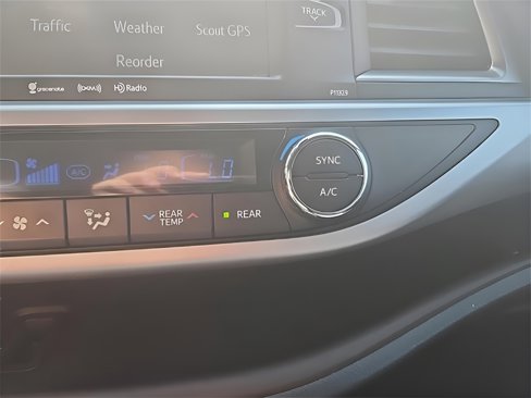Used 2017 Toyota Highlander Plus image 38