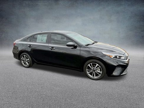 Used 2023 Kia Forte LXS image 2