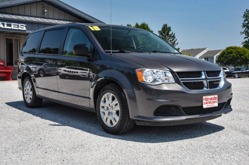Used 2018 Dodge Grand Caravan SE image 2