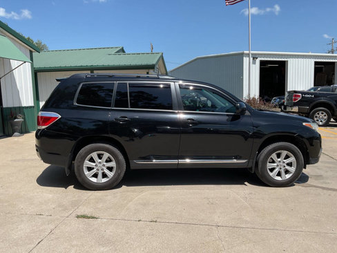 Used 2013 Toyota Highlander FWD image 2
