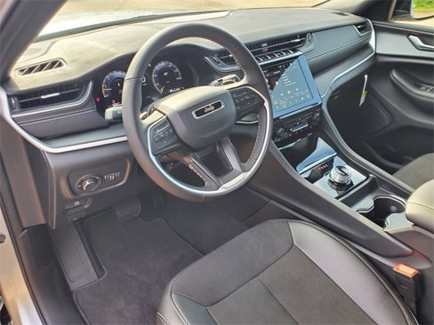 New 2025 Jeep Grand Cherokee L Altitude image 17
