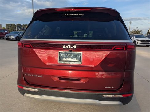 Used 2022 Kia Carnival LX image 4