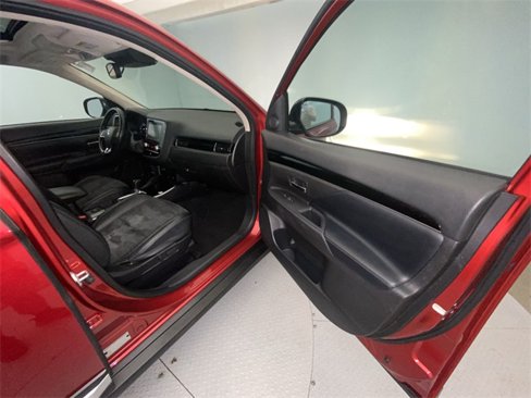 Used 2020 Mitsubishi Outlander SE image 25