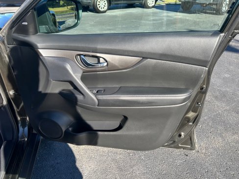 Used 2015 Nissan Rogue SV w/ SV Premium Package image 22