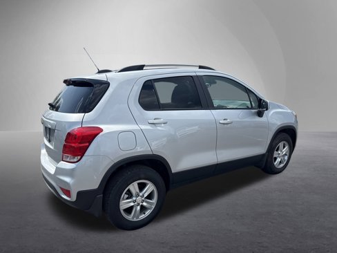 Used 2022 Chevrolet Trax LT w/ Premium Seat Package image 3