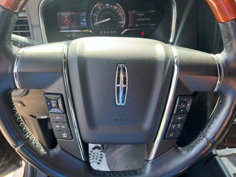 Used 2017 Lincoln Navigator Select image 32