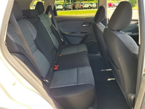 Used 2023 Nissan Rogue SV image 10