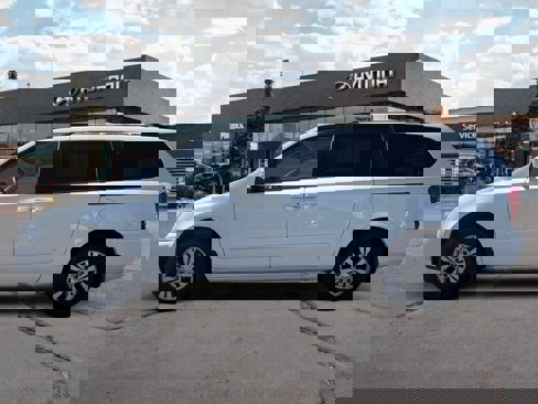 Used 2012 Kia Sedona LX w/ PWR Pkg image 2