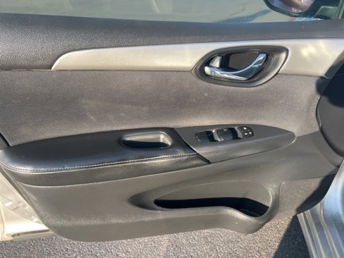 Used 2016 Nissan Sentra S image 24