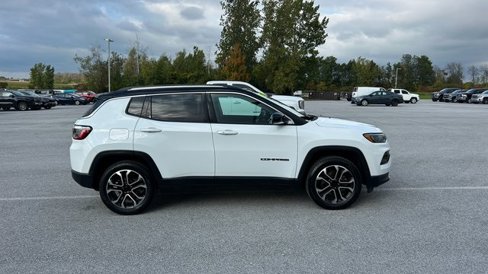 Used 2022 Jeep Compass Limited image 2