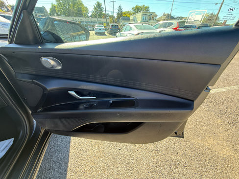 Used 2022 Hyundai Elantra SE image 24