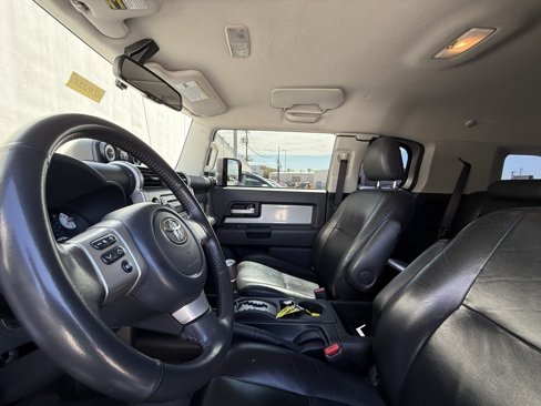 Used 2010 Toyota FJ Cruiser 2WD w/ Upgrade Pkg 2 image 5