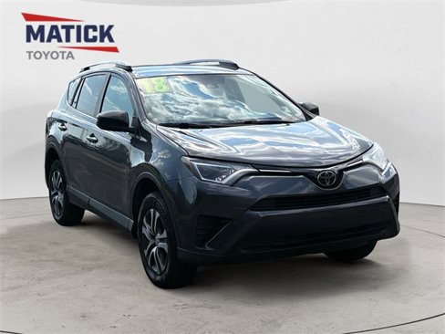 Used 2018 Toyota RAV4 LE image 1