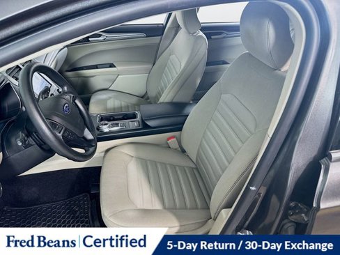 Used 2019 Ford Fusion SE image 18