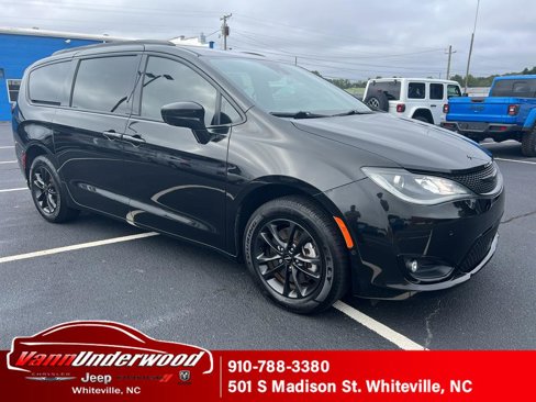 Certified 2020 Chrysler Pacifica Touring-L w/ Advanced Safetytec Group image 1