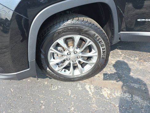 Used 2019 Jeep Cherokee Latitude Plus w/ Comfort/Convenience Group image 53