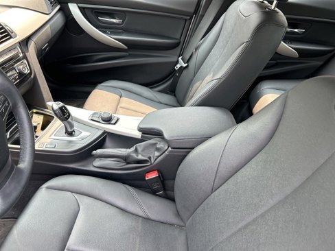 Used 2018 BMW 320i xDrive Sedan w/ Convenience Package image 10