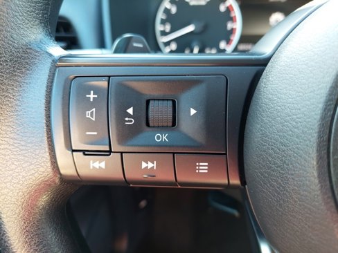 Used 2024 Nissan Rogue S image 18