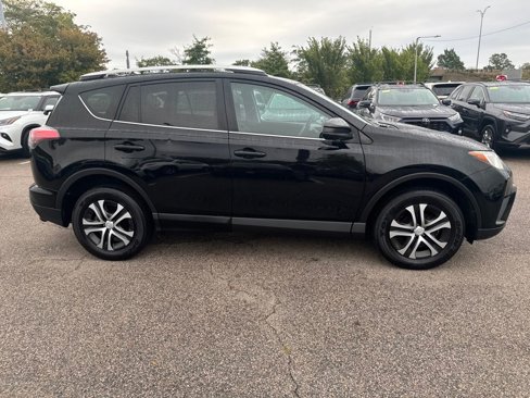 Used 2016 Toyota RAV4 LE image 9