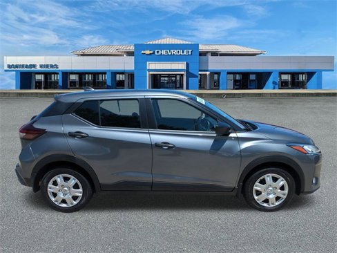 Used 2021 Nissan Kicks S image 3