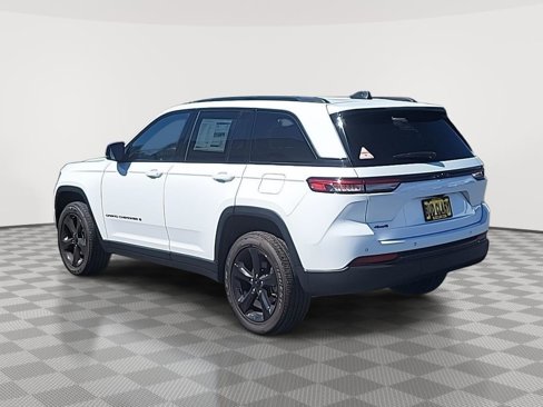 New 2025 Jeep Grand Cherokee Altitude image 18