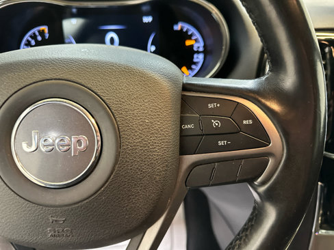 Used 2020 Jeep Grand Cherokee Altitude image 21