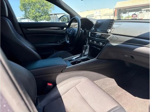 Used 2018 Honda Accord Sport image 6