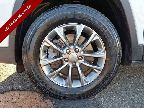 Certified 2020 Jeep Cherokee Latitude Plus w/ Cold Weather Group image 28