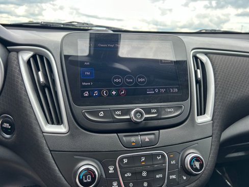 Used 2022 Chevrolet Malibu LT image 23